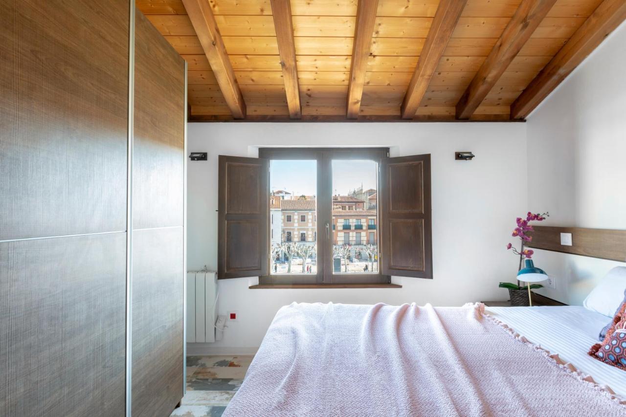 Apartamentos Ejemplares アルカラ・デ・エナレス エクステリア 写真