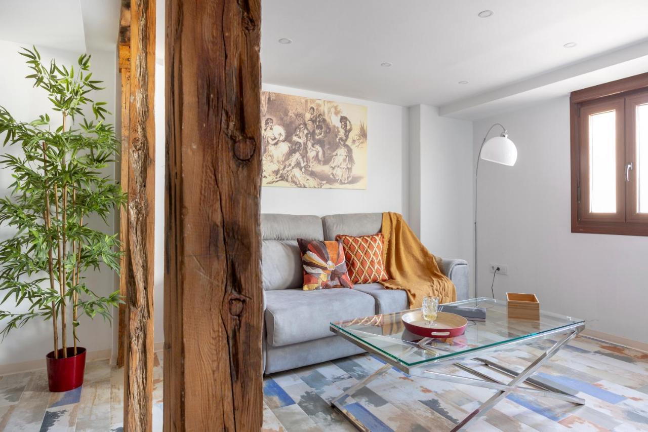 Apartamentos Ejemplares アルカラ・デ・エナレス エクステリア 写真