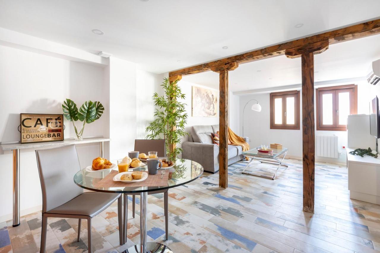 Apartamentos Ejemplares アルカラ・デ・エナレス エクステリア 写真