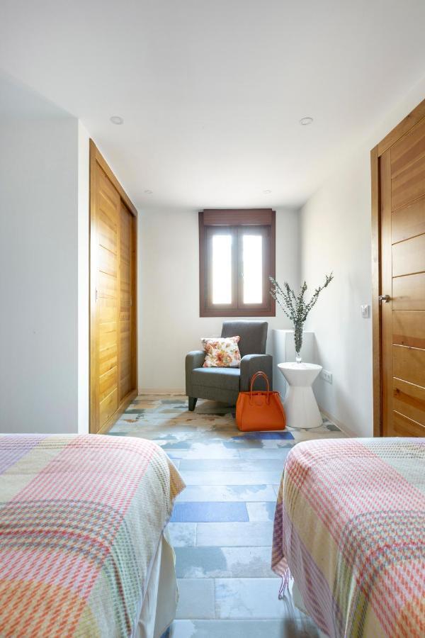 Apartamentos Ejemplares アルカラ・デ・エナレス エクステリア 写真