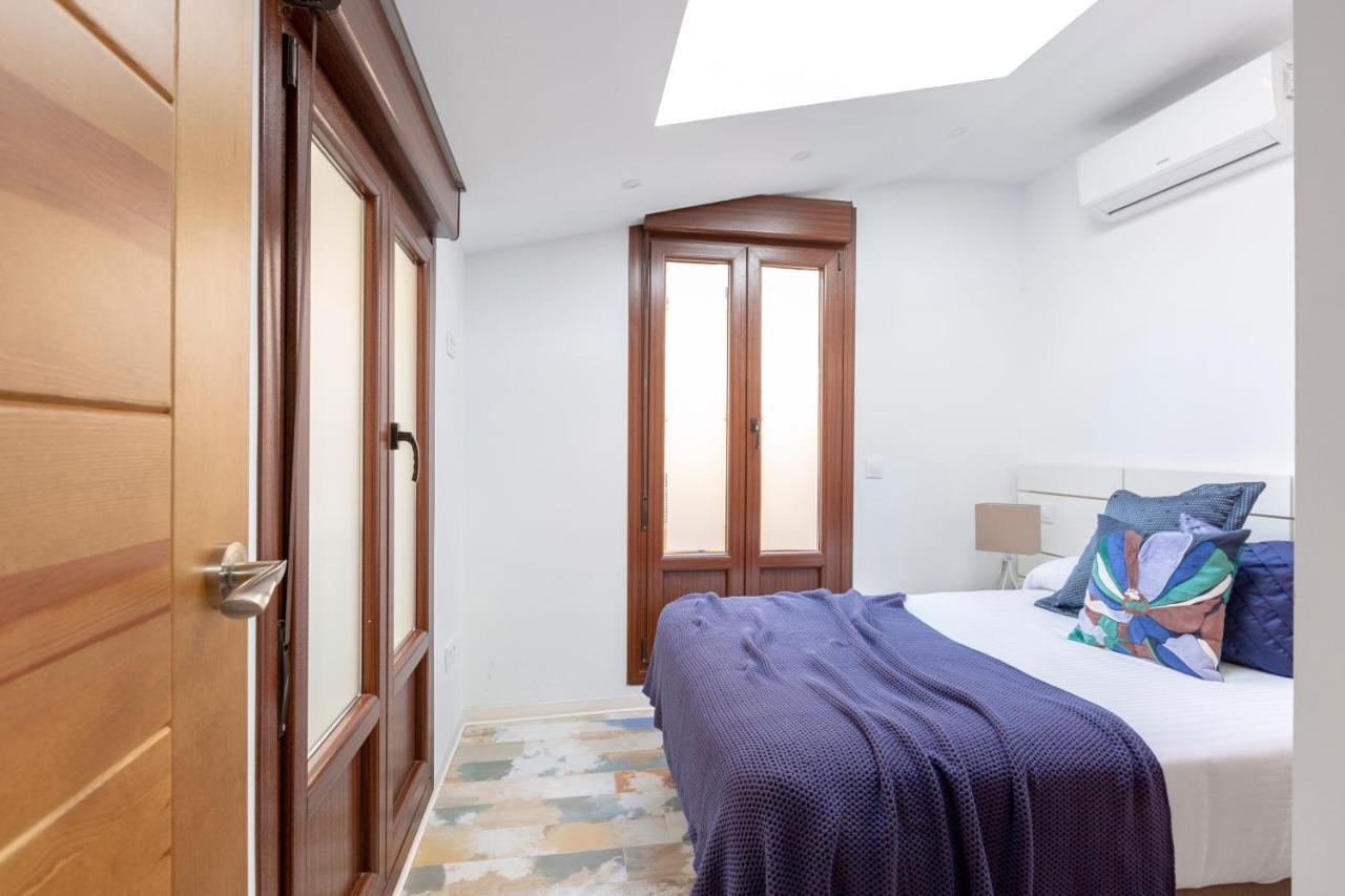 Apartamentos Ejemplares アルカラ・デ・エナレス エクステリア 写真