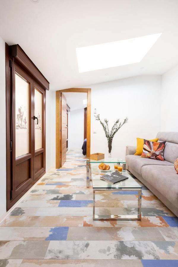 Apartamentos Ejemplares アルカラ・デ・エナレス エクステリア 写真